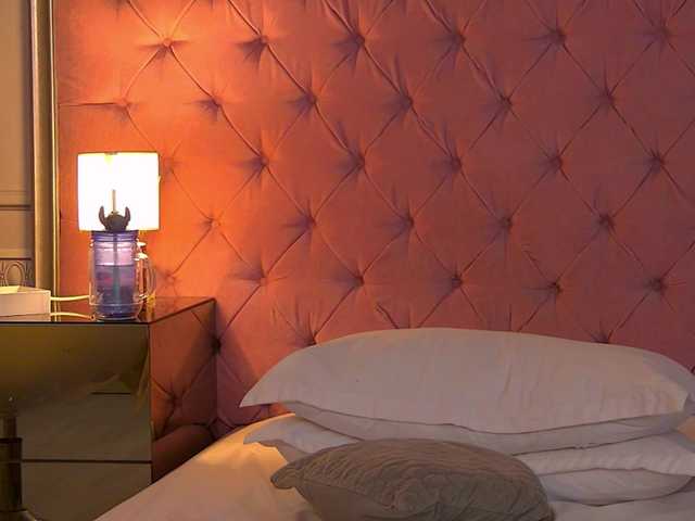 SarahVellmont live cam on BongaCams