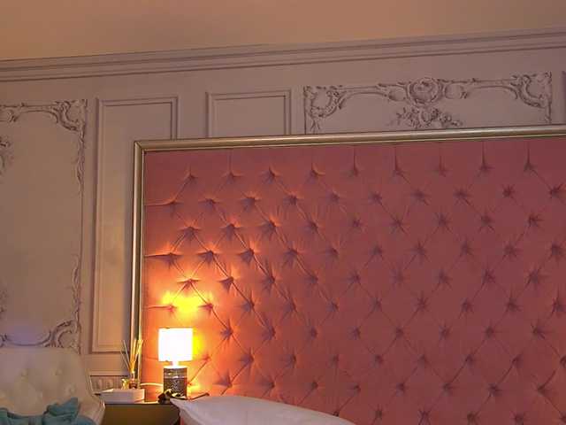 SarahVellmont live cam on BongaCams