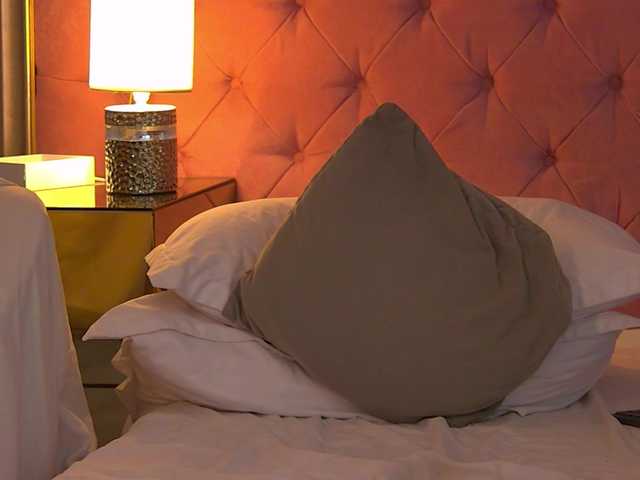 SarahVellmont live cam on BongaCams