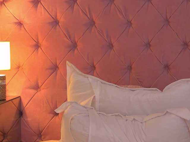 SarahVellmont live cam on BongaCams