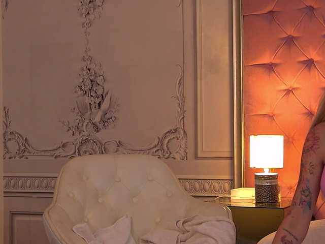 SarahVellmont live cam on BongaCams