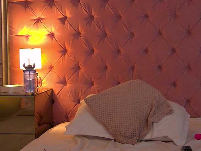 SarahVellmont live cam on BongaCams