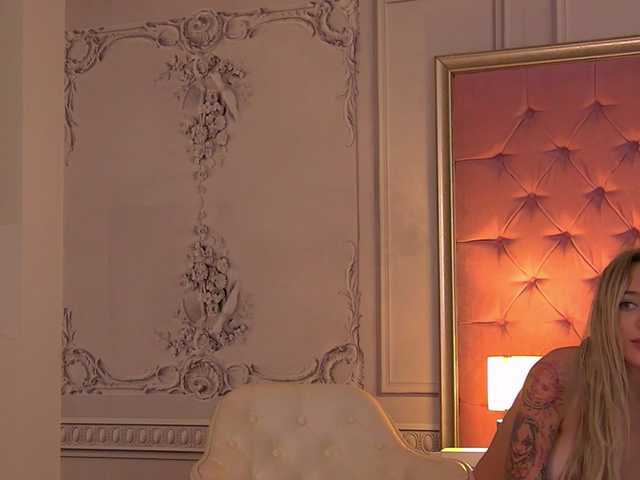 SarahVellmont live cam on BongaCams