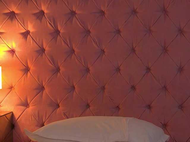 SarahVellmont live cam on BongaCams
