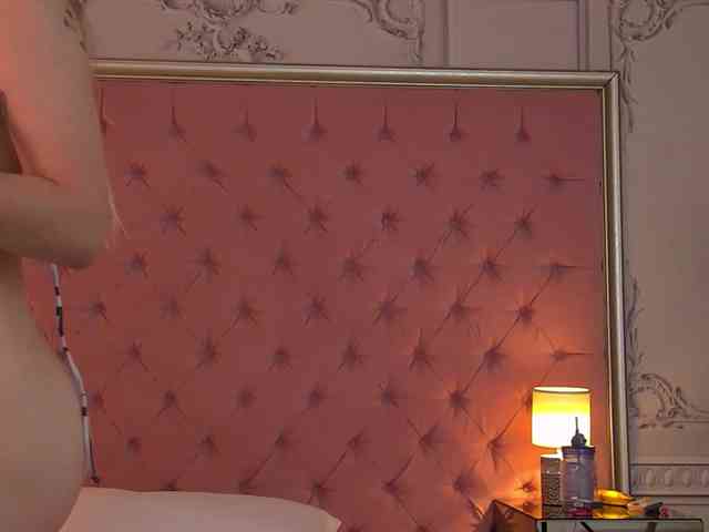 SarahVellmont Live Webcam on BongaCams