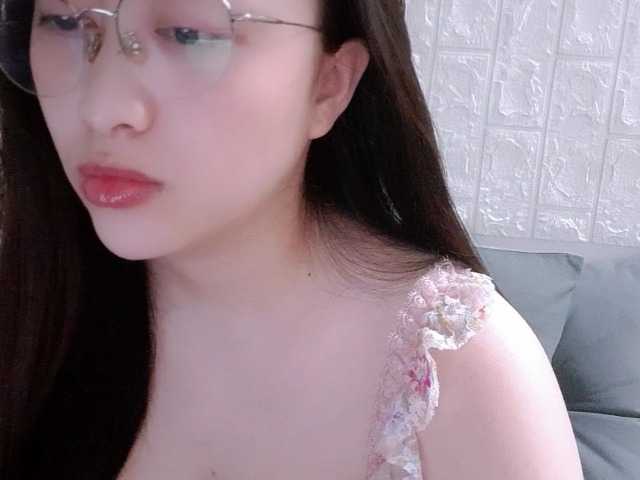 Amy-Yong live cam on BongaCams