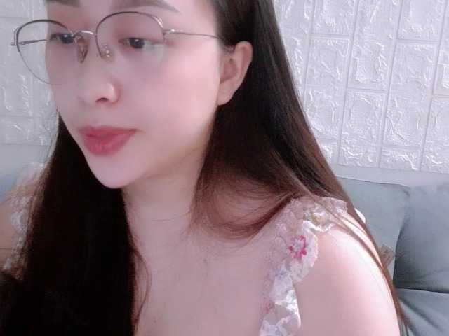 Amy-Yong live cam on BongaCams
