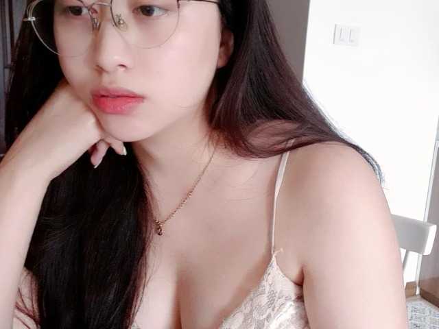 Amy-Yong live cam on BongaCams