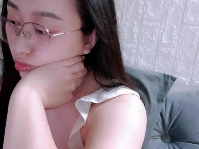 Amy-Yong live cam on BongaCams