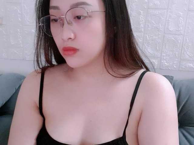 Amy-Yong live cam on BongaCams