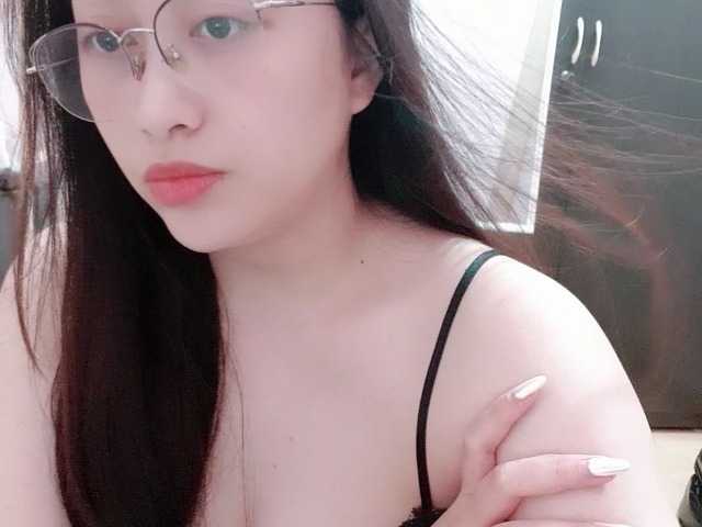 Amy-Yong live cam on BongaCams