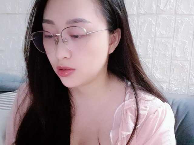 Amy-Yong live cam on BongaCams