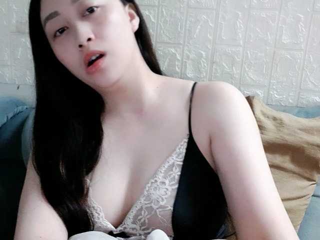 Amy-Yong live cam on BongaCams