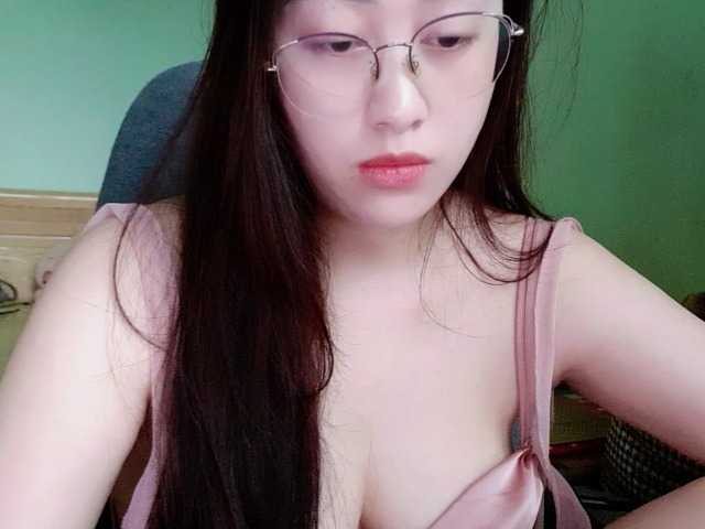 Amy-Yong live cam on BongaCams