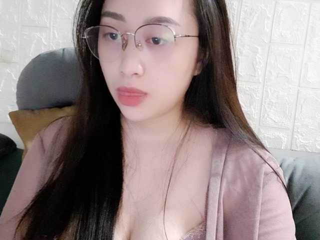 Amy-Yong live cam on BongaCams