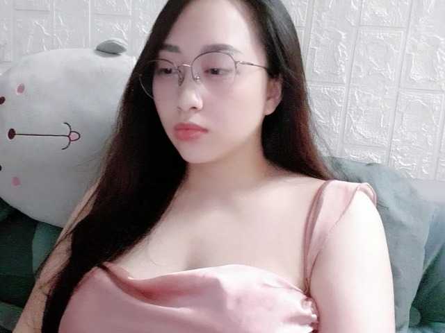 Amy-Yong, 23 y/o - Live Cam on BongaCams
