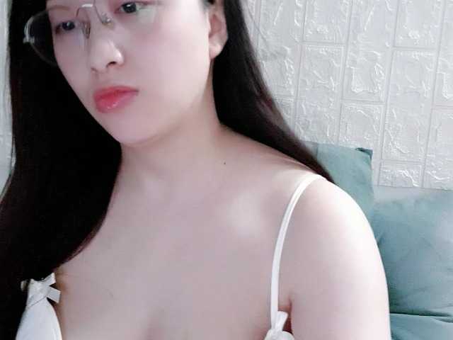 Amy-Yong live cam on BongaCams