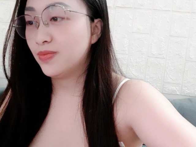 Amy-Yong live cam on BongaCams