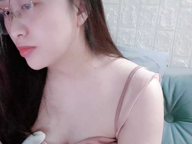 Amy-Yong live cam on BongaCams