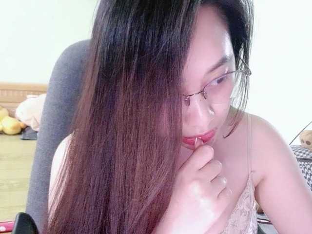 Amy-Yong live cam on UnifiedCams