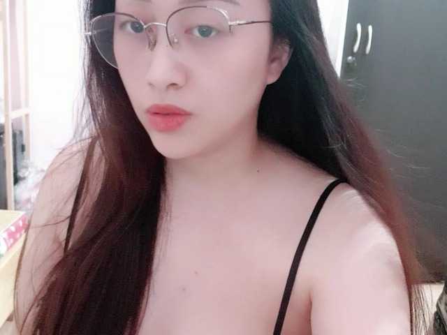 Amy-Yong live cam on BongaCams
