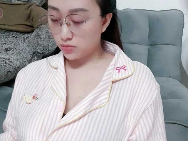 Amy-Yong live cam on BongaCams