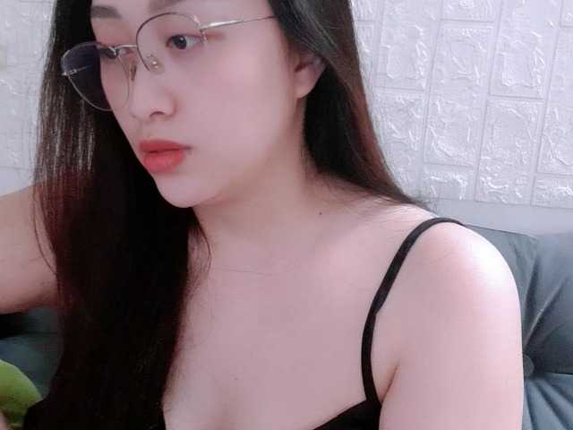 Amy-Yong live cam on BongaCams