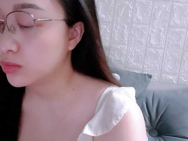 Amy-Yong live cam on BongaCams