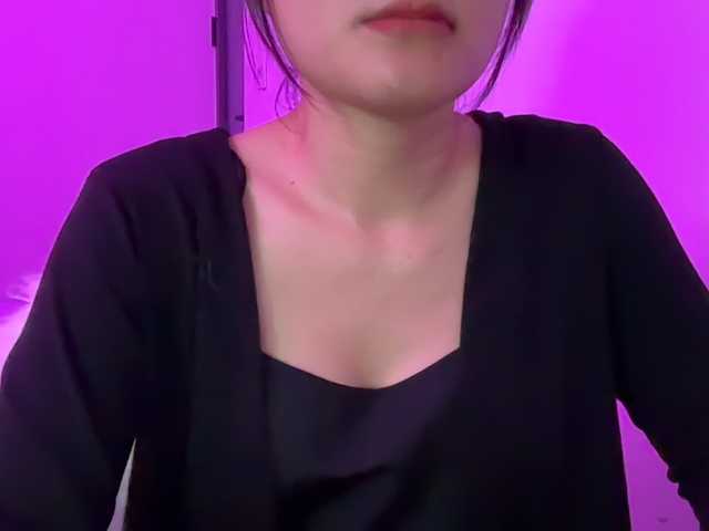 Julia-Zhen live cam on BongaCams