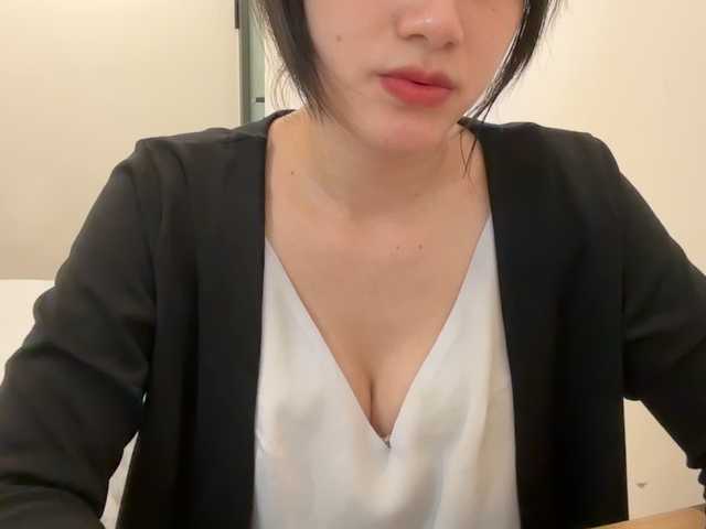 Julia-Zhen live cam on BongaCams