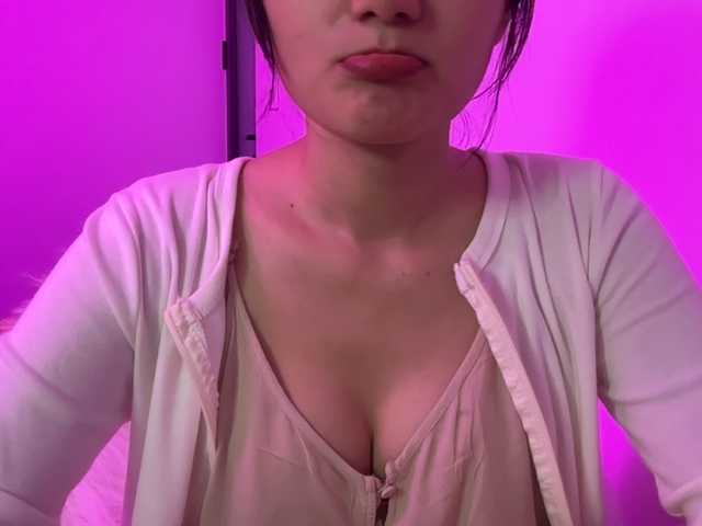 Julia-Zhen live cam on BongaCams