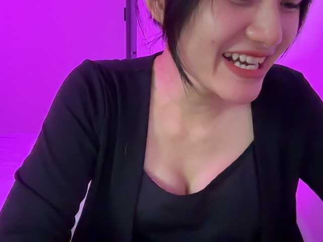 Julia-Zhen live cam on BongaCams