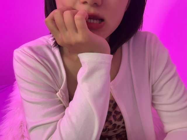 Julia-Zhen live cam on BongaCams