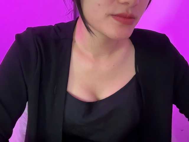 Julia-Zhen live cam on BongaCams