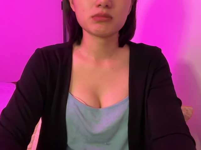 Julia-Zhen live cam on BongaCams