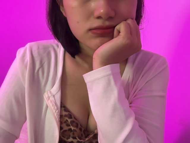 Julia-Zhen live cam on BongaCams