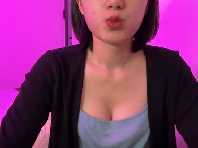 Julia-Zhen live cam on BongaCams