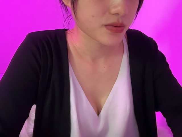 Julia-Zhen live cam on BongaCams