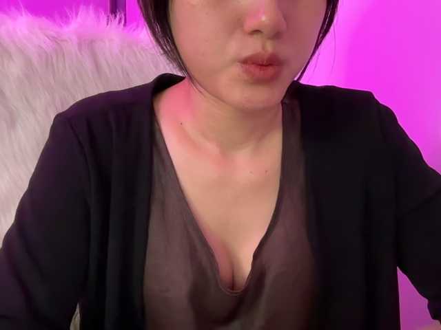 le modèle Julia-Zhen est en webcam porno dans un show sur le site bongacams, il possède les tags suivants: Asian,Redhead,Hairy