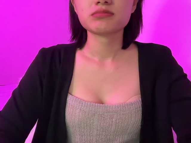 Julia-Zhen live cam on BongaCams