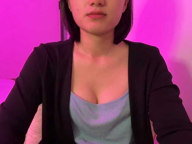 Julia-Zhen live cam on BongaCams