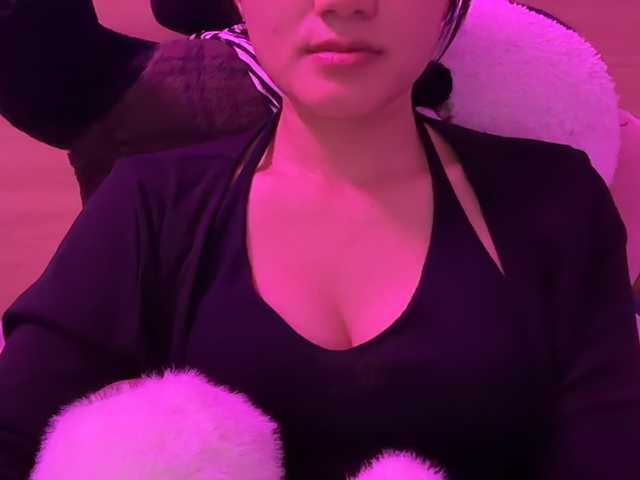 Julia-Zhen live cam on BongaCams