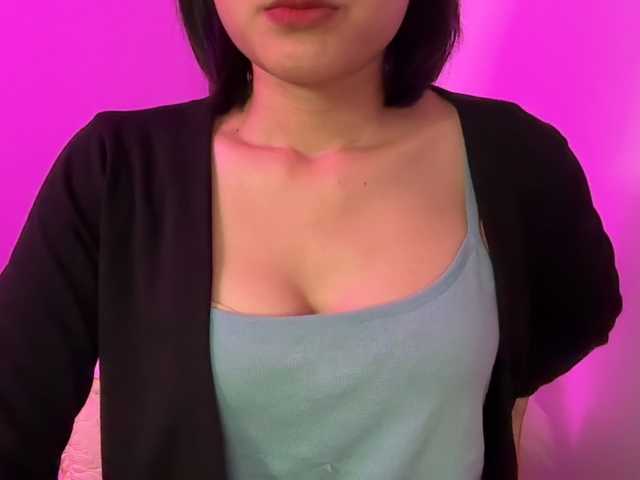 Julia-Zhen live cam on BongaCams