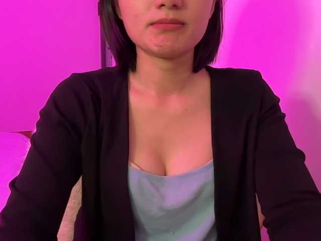 Julia-Zhen live cam on BongaCams