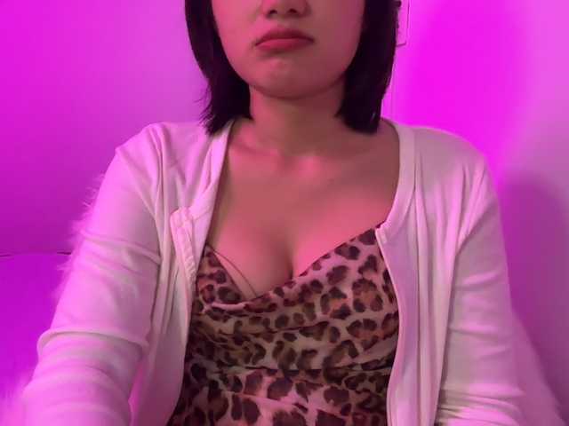 Julia-Zhen live cam on BongaCams