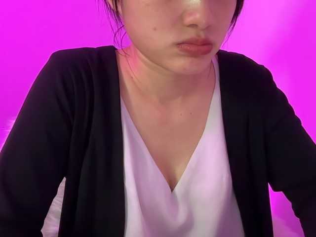Julia-Zhen live cam on BongaCams
