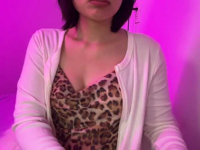 Julia-Zhen live cam on BongaCams