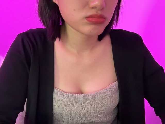 Julia-Zhen live cam on BongaCams