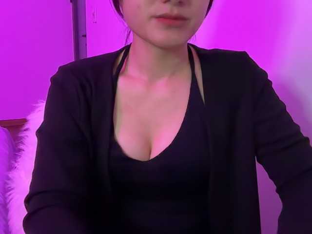 Julia-Zhen live cam on BongaCams
