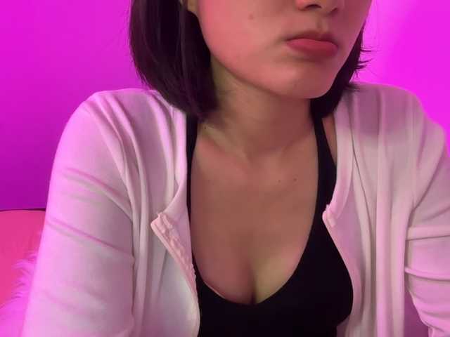 Julia-Zhen live cam on BongaCams